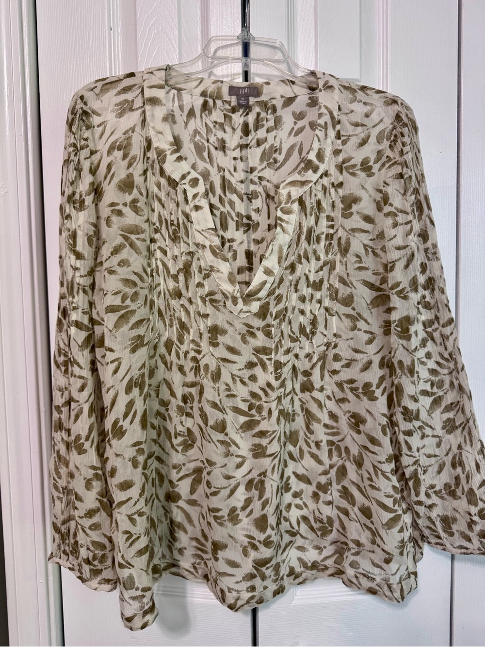 J. Jill 100% Silk Botanical Pleated V-Neck Blouse Womens Size XL Cream Khaki